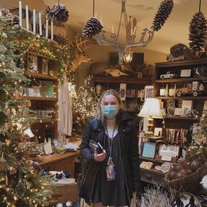 Meet your Posher, Caitlin